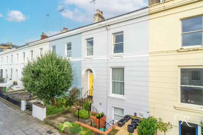 4 bed property, in St. James Square, £500,000