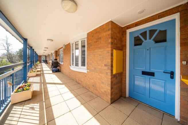 1 bed property, in Ellison Grove, £80,000