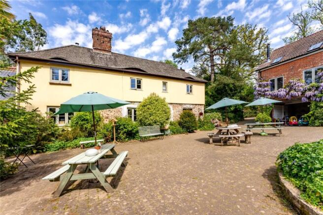 4 bed property, in East Hill, £1,895,000