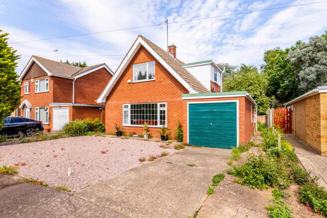 2 bed property, in Mayfair Gardens, £180,000