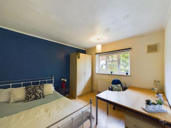 4 bed property, in Southmount, £290,000