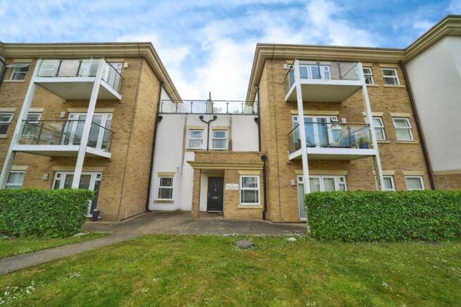 2 bed property, in Dyas Road, £420,000