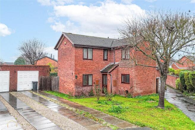 3 bed property, in Rowan Close, £325,000