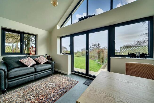 5 bed property, in Gammaton, £895,000