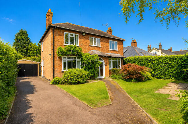 3 bed property, in Cawston Way, £500,000