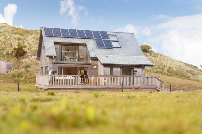3 bed property, in Stunning lodge close to the beach, £700,000