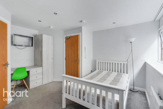 1 bed property, in Iron Gate, £60,000