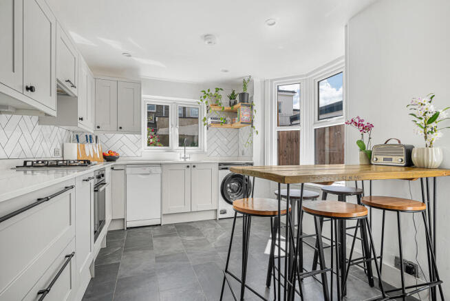 3 bed property, in Engleheart Road, £575,000