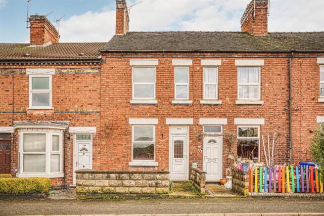 2 bed property, in Woods Lane, £149,000
