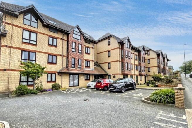 2 bed property, in Sandown Road, £79,000