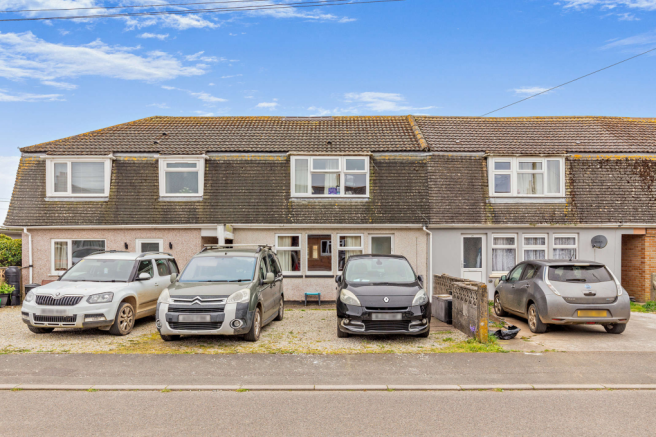 3 bed property, in Crown Crescent, £210,000
