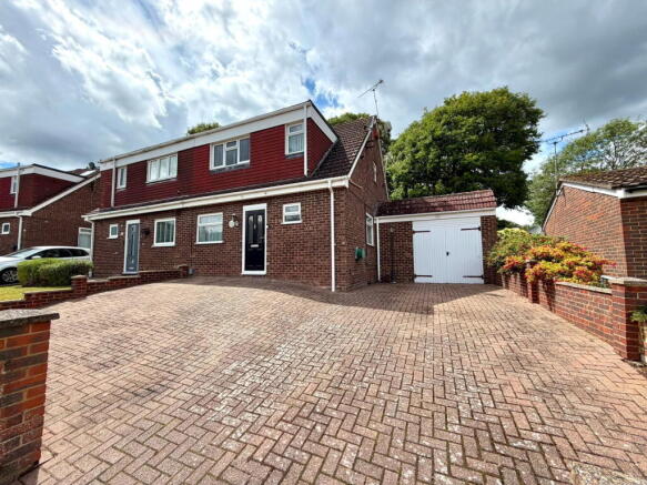 3 bed property, in A Spacious Property That Would Make A Great Family Home & No Chain!!, £350,000