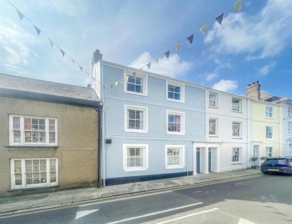 9 bed property, in Broad Street, £550,000