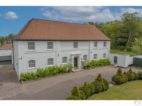 6 bed property, in Stoughton Drive South, £2,000,000