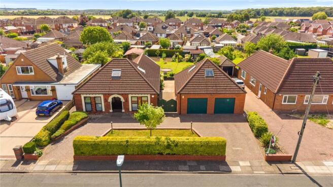 4 bed property, in Rydal Avenue, £450,000