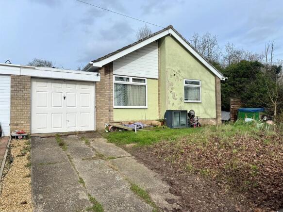 3 bed property, in Scott Road, £180,000