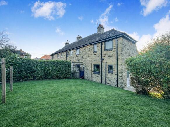 3 bed property, in Sunny Heys West, £230,000