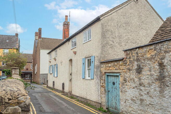 3 bed property, in Clarence Road, £395,000