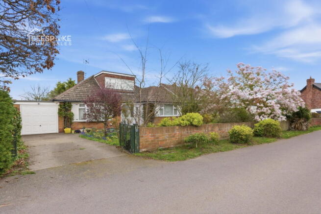 2 bed property, in Tippings Lane, £425,000