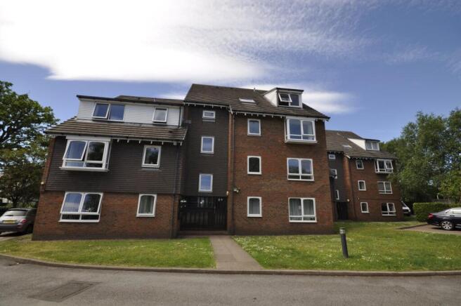 1 bed property, in Bracken Park Gardens, £110,000