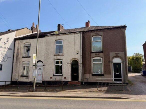 3 bed property, in Bolton Road, £110,000