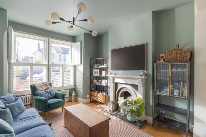 2 bed property, in Elsinore Road, £650,000