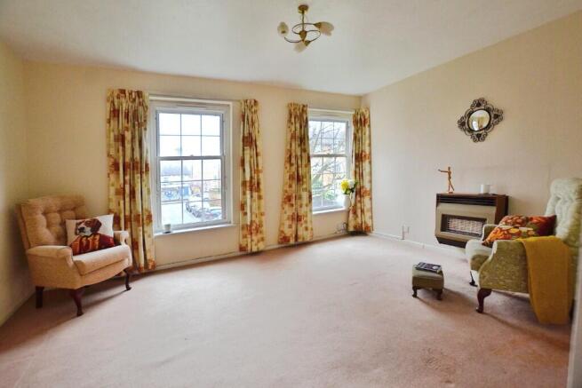 2 bed property, in Baker Street, £300,000