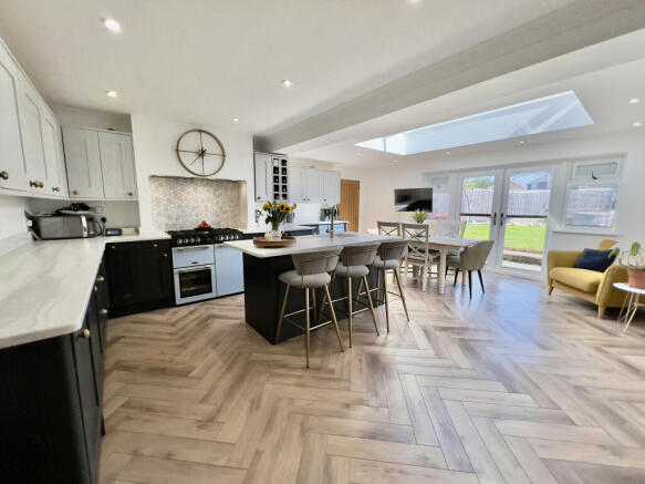 4 bed property, in Liddymore Road, £385,000