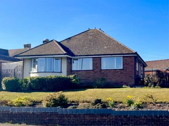 3 bed property, in Malwood Road West, £375,000