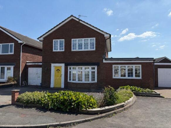 3 bed property, in Croesonen Parc, £300,000