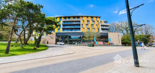 1 bed property, in Madeira Road, £170,000