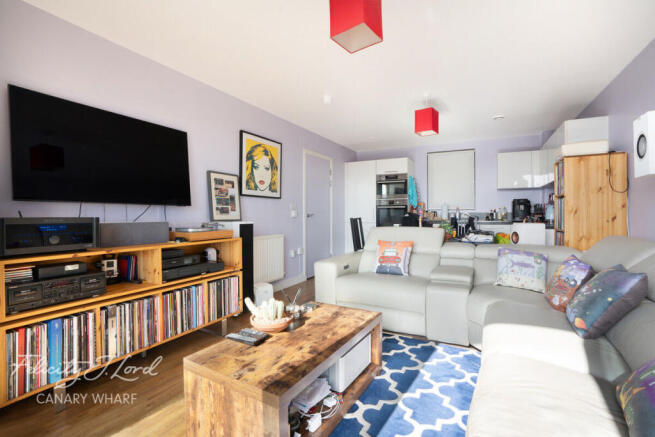 2 bed property, in Waterside Heights, £375,000