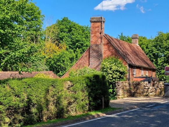 4 bed property, in Cat Street, £900,000