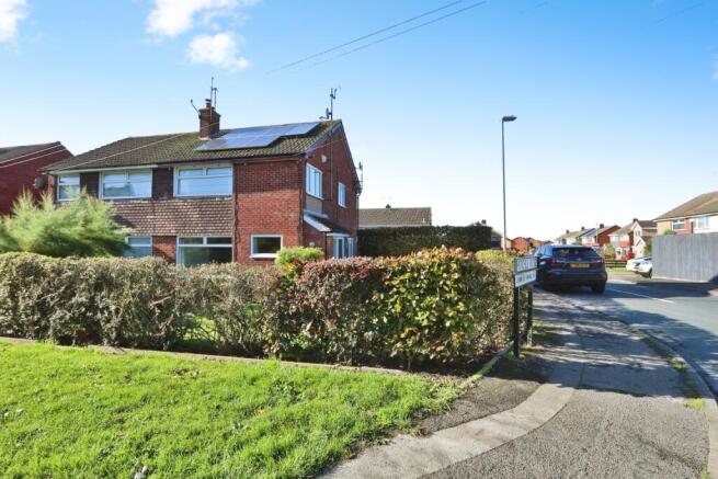 3 bed property, in Main Street, £180,000