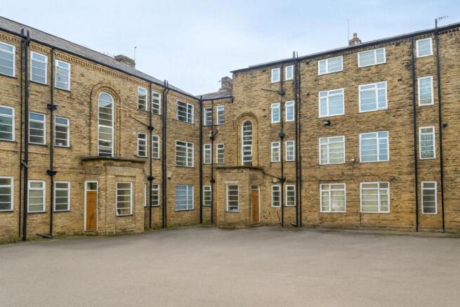 2 bed property, in Ullet Road, £119,000
