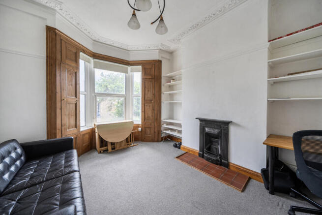 1 bed property, in Mosslea Road, £300,000