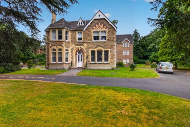 2 bed property, in Tibberton Grange, £415,000