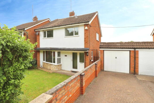 4 bed property, in Chandos Road, £425,000