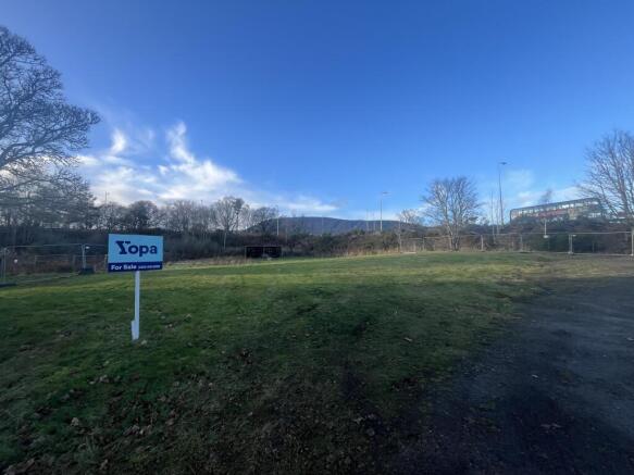 Studio, in Novar Toll, £150,000