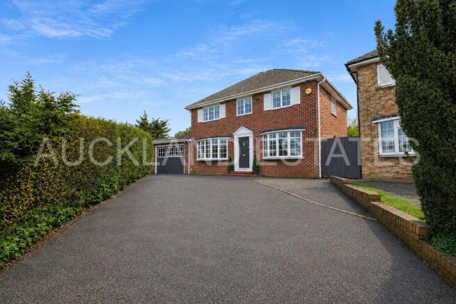 4 bed property, in Blanche Lane, £825,000