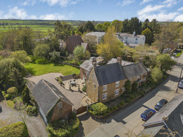 5 bed property, in Hemsby House, £850,000