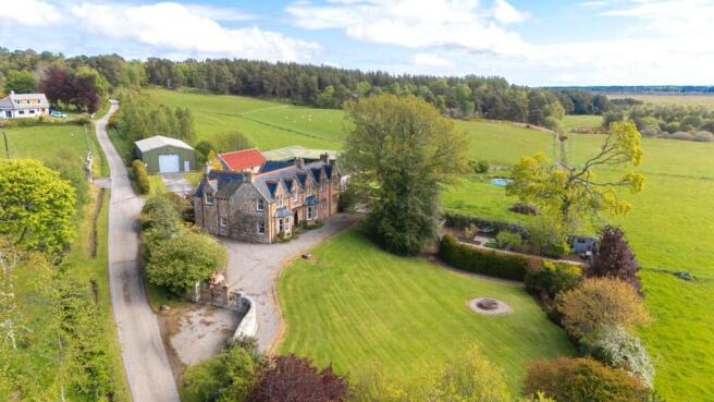 4 bed property, in Grantfield Farm, £975,000
