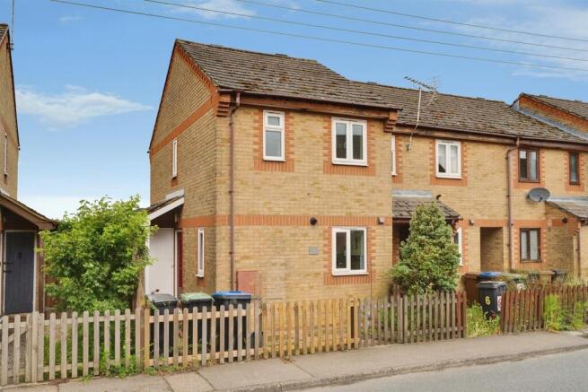 2 bed property, in Barbers Row, £190,000