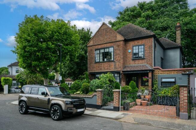 3 bed property, in Atherton Road, £1,925,000