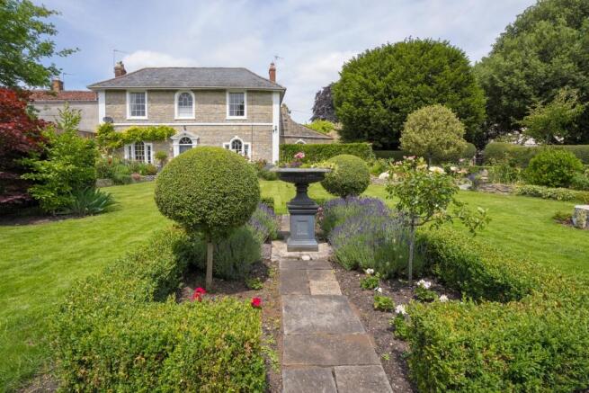 4 bed property, in Pedwell Hill, £550,000