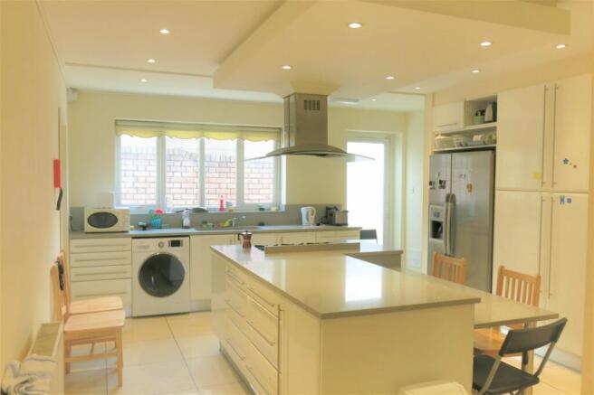 9 bed property, in Leeside Crescent, £1,600,000