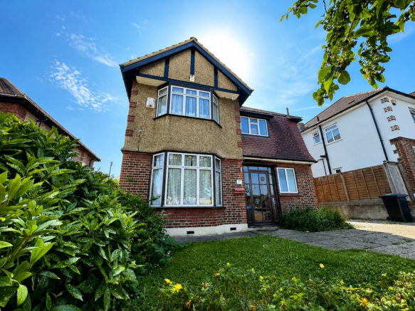 3 bed property, in Downs Hill, £850,000