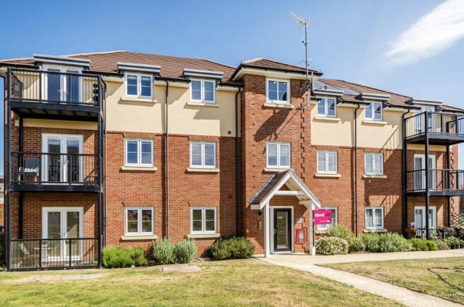 2 bed property, in Herd Drive, £335,000