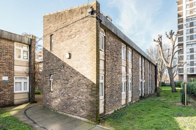 1 bed property, in Wyndham Road, £250,000