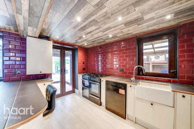 4 bed property, in Foxden, £450,000
